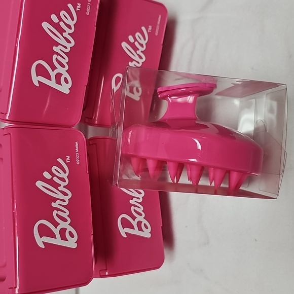 Barbie Miniso Comfort Massager Shampoo Brush Pink Compact Portable Travel - Picture 4 of 4
